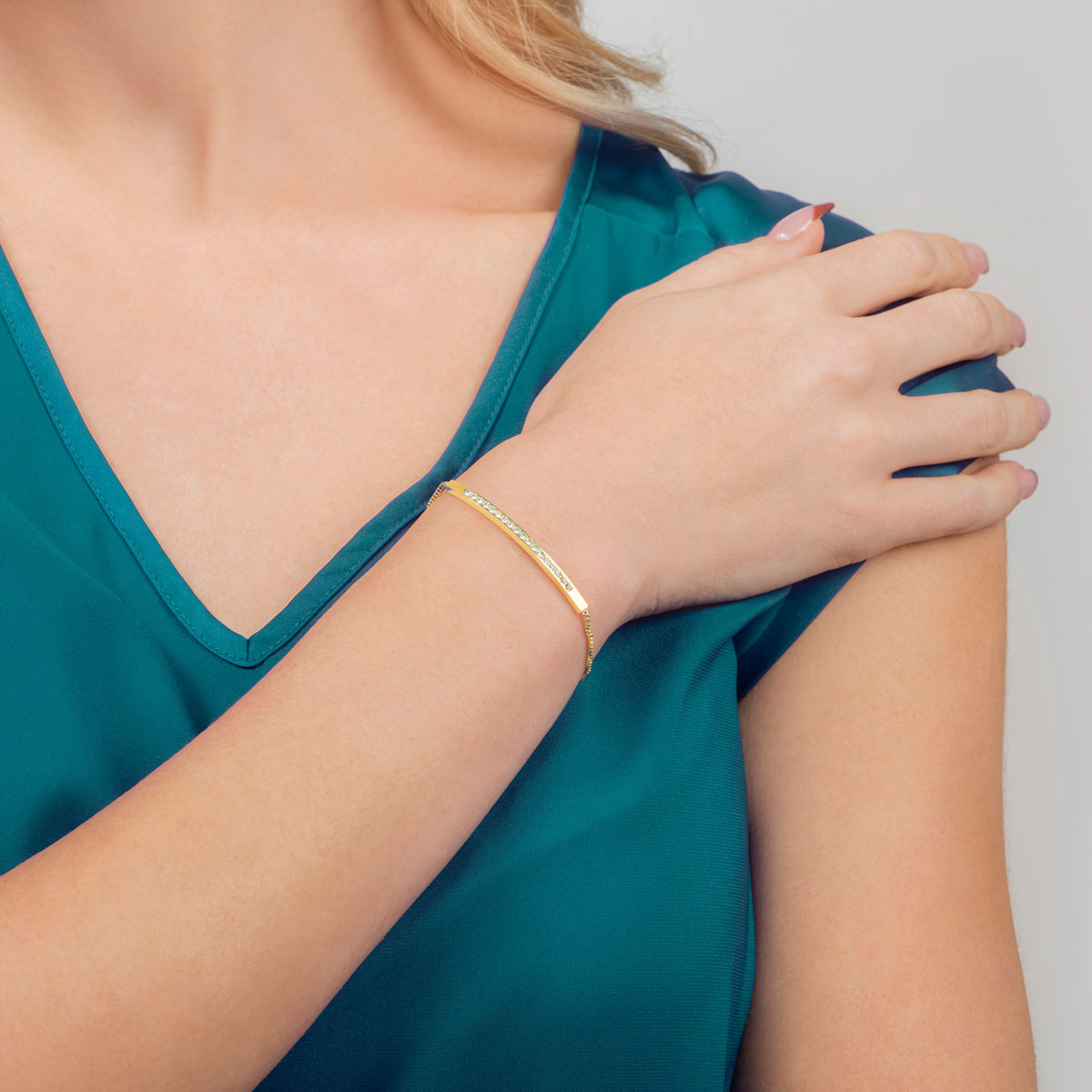 Woman wearing an Arvo Clear Gem Bracelet