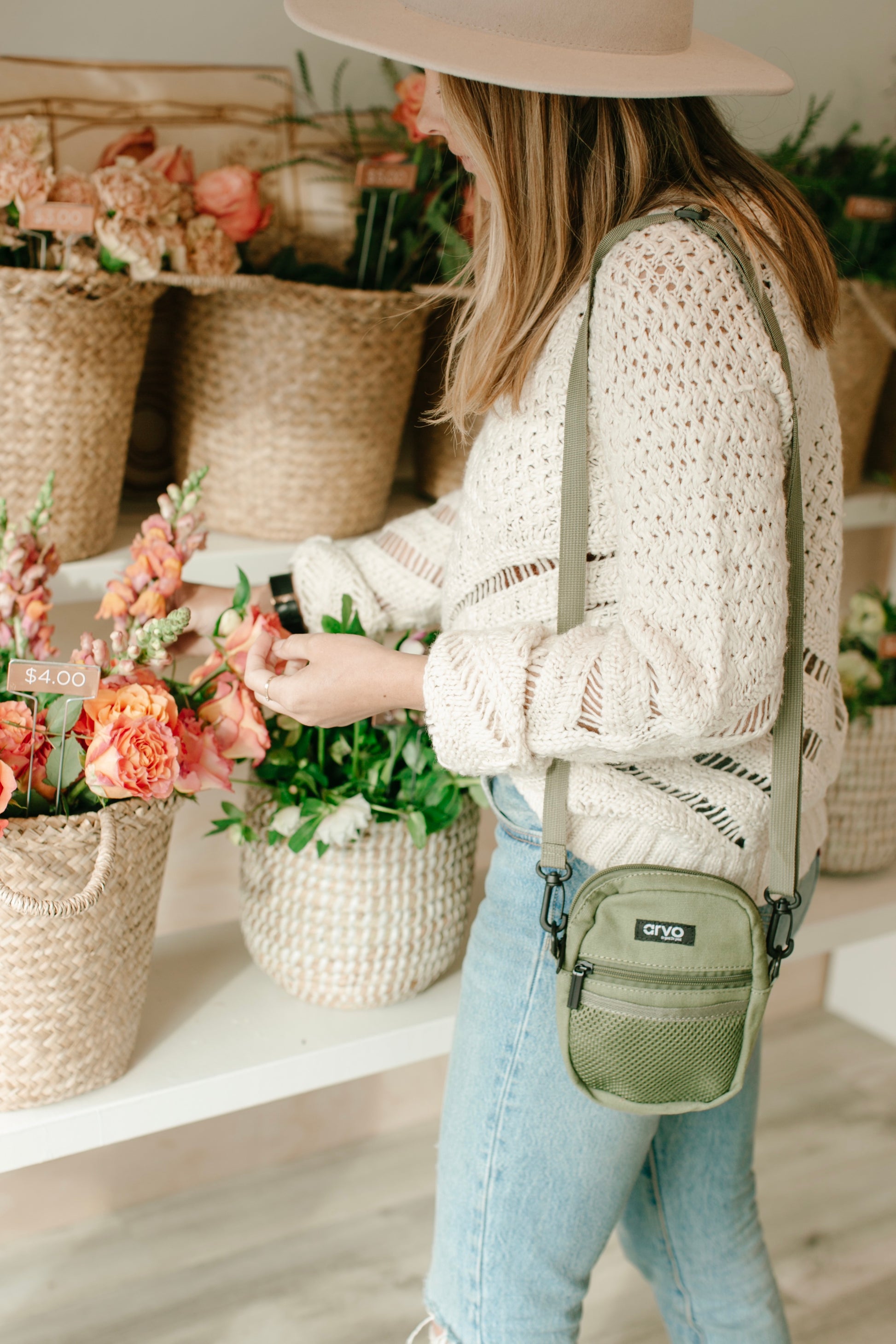 women shopping carrying a willow green Arvo Fanny 