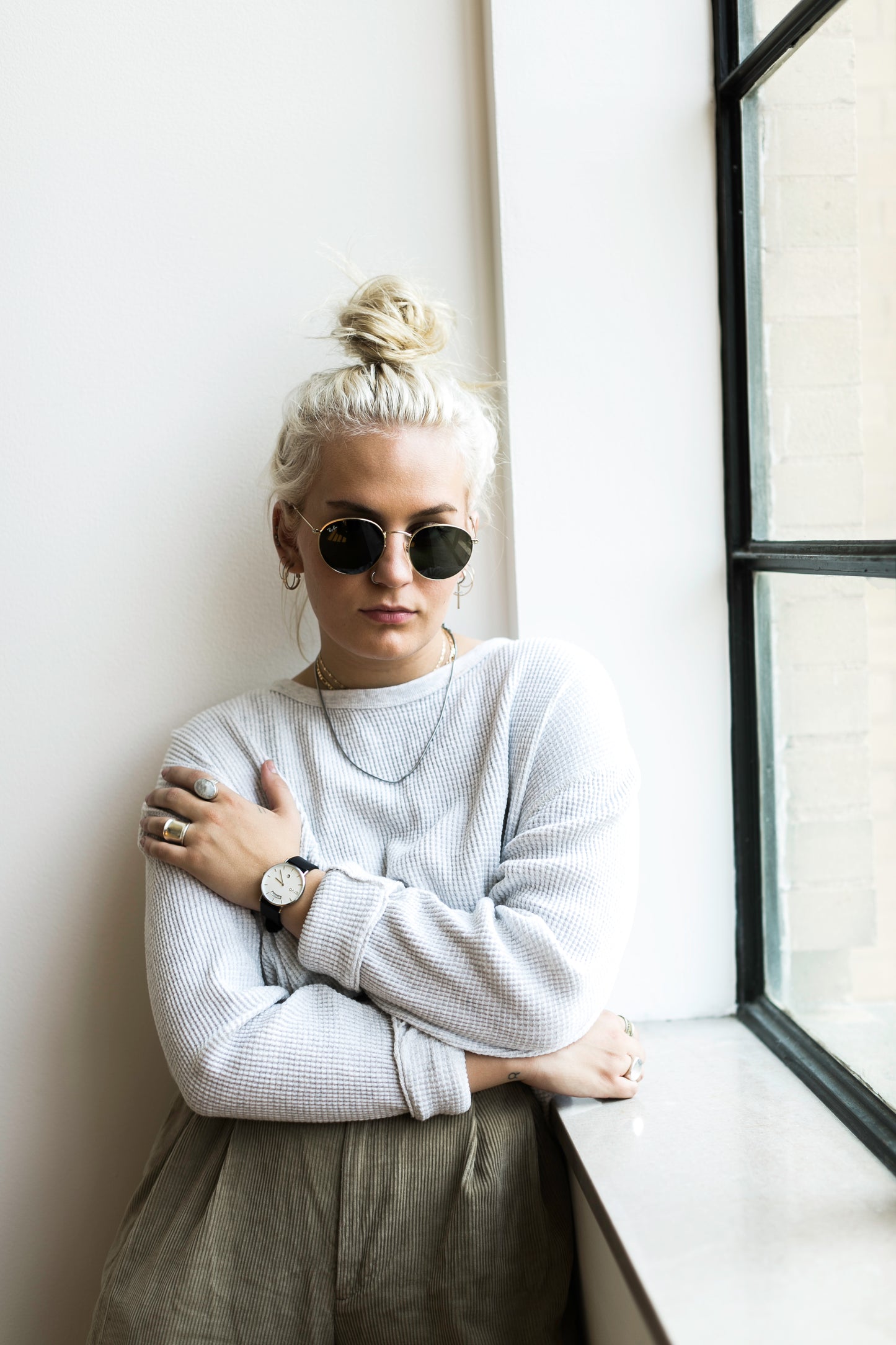 young woman in sunglasses wearing an Arvo Awristacrat silver with black leather classic watches for men and women